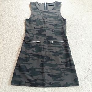 Sanctuary Camo Mini Dress Sleeveless Zipper Detail Size 0 Petite